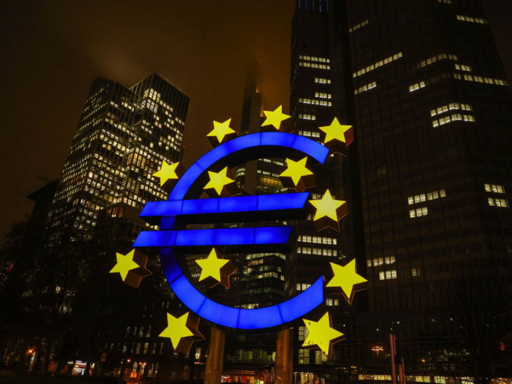 ECB zazelenio burze, a potopio euro