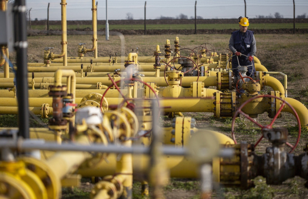 Dolar jača, a cijena nafte pada treći dan zaredom