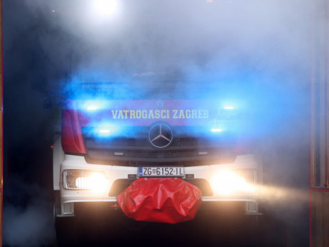 Veliki požar u centru Zagreba, suklja desetmetarski plamen