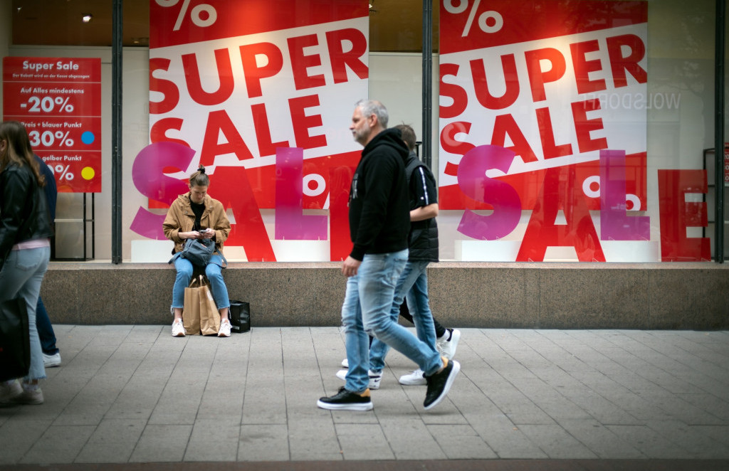 Gotovo polovica Nijemaca zbog inflacije znatno smanjila potrošnju