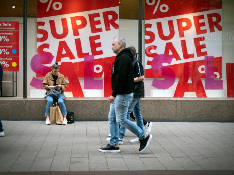 Gotovo polovica Nijemaca zbog inflacije znatno smanjila potrošnju