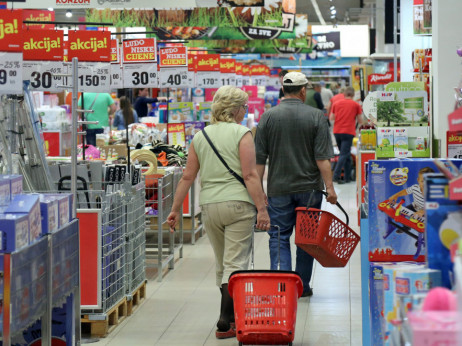 U srpnju godišnji rast maloprodaje 2,9 posto, fokus na prehrambenim artiklima