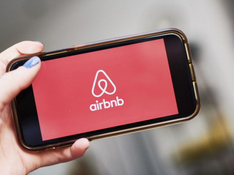 Airbnb očekuje slabije rezervacije do kraja godine, dionice pale