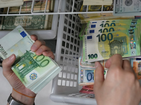Euru prijeti tmurno ljeto zbog različitih pristupa središnjih banaka