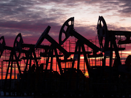 G-7 razmatra dopuštanje kupovine ruske nafte po ograničenoj cijeni