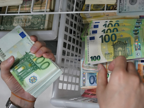 Euro prvi put u dvadeset godina izjednačen s dolarom
