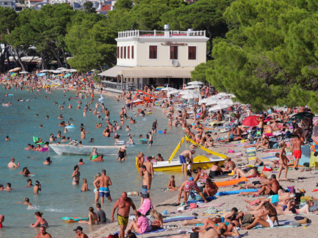 Vlada se pohvalila turističkim brojkama, po zaradi pada rekordna 2019.