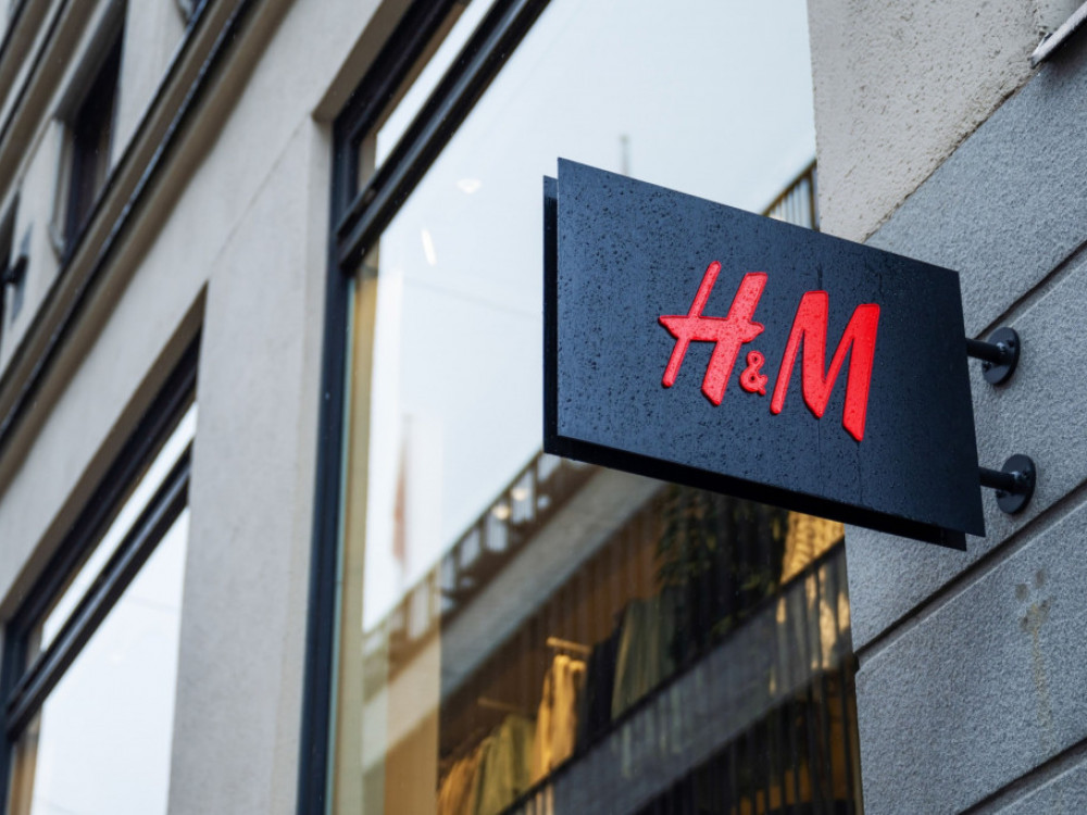 H&M razmatra uvođenje naplate povrata odjeće kupljene online