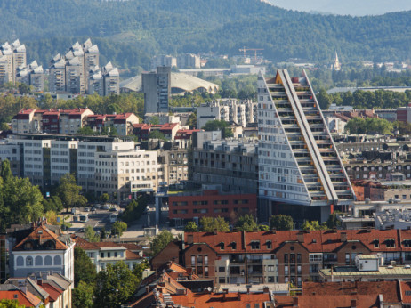 Zgodbe dneva: Visoki dobički gradbenikov in zastoji v Luki Koper