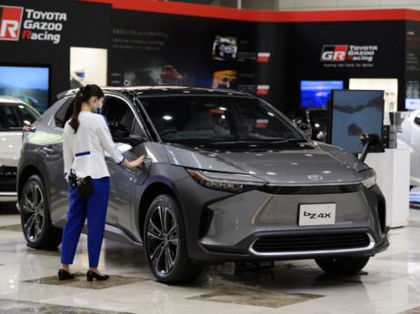 Toyota ponovno najavljuje prodaju prvog električnog vozila
