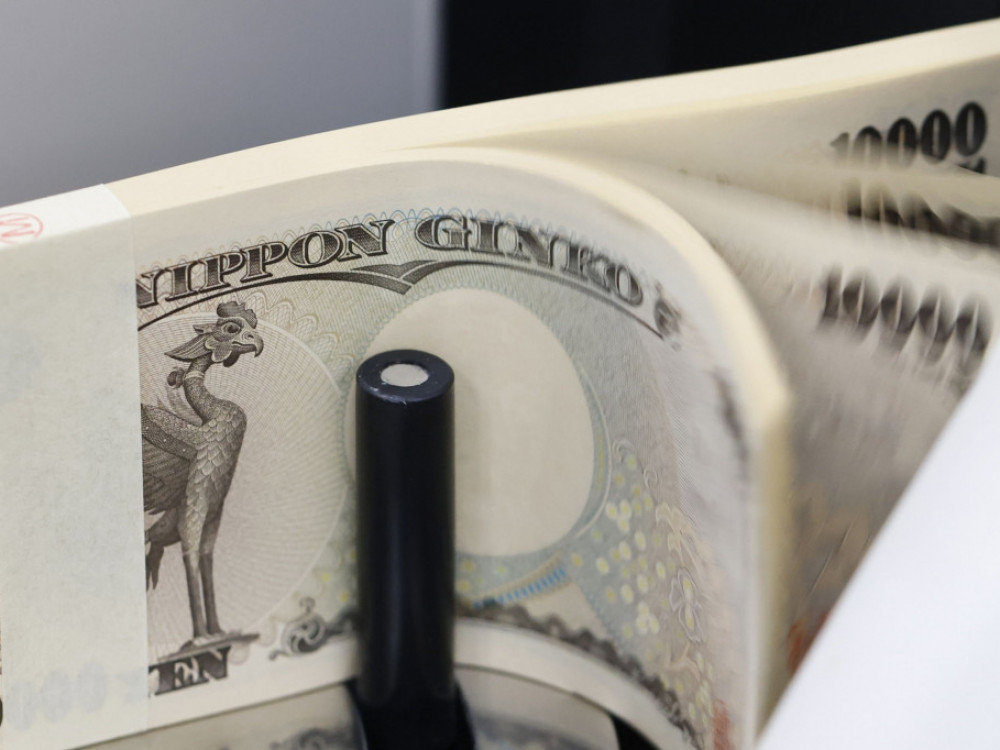 Ulagači nakon pada tečaja jena na tridesetogodišnji minimum iščekuju reakciju Japana