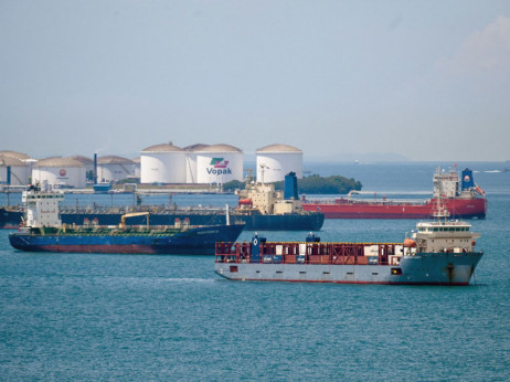 Neželjena ruska nafta gomila se na brodovima blizu Singapura