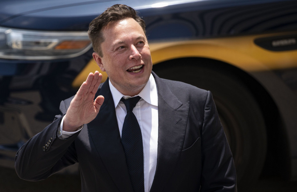 Musk okončao kupnju Twittera, preuzima vođenje tvrtke
