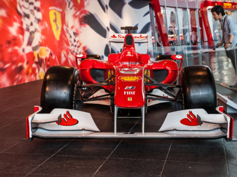 Schumacherov bolid prodan za rekordnih 13 milijuna švicarskih franaka
