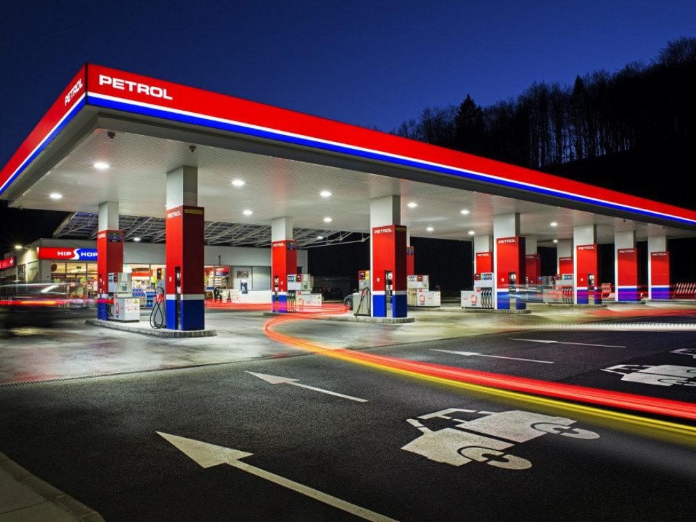 Državna regulacija cijene goriva dobit Petrola smanjila za 74 posto