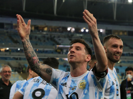 Messi cijeloj reprezentaciji poklonio zlatne mobitele s ispisanim imenima