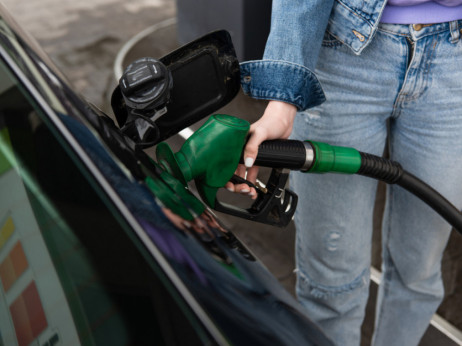 Globalno tržište stabilno, Vlada spušta cijene dizela i benzina