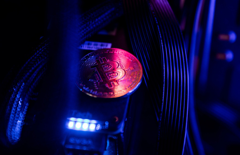 Kriptotržište palo za šest posto, Bitcoin ispod 17.000 dolara