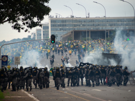 Bolsonarovi pristaše poharali Brasíliju, uspon ili pad desnice u Brazilu
