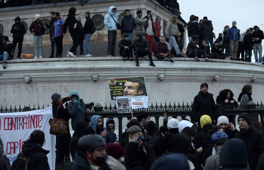 I Macron i prosvjednici ustrajni u svojim zahtjevima, prijete novi štrajkovi