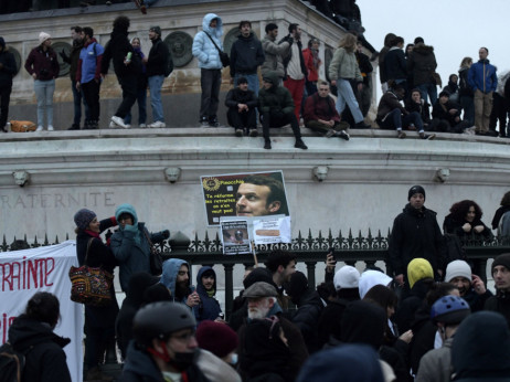 I Macron i prosvjednici ustrajni u svojim zahtjevima, prijete novi štrajkovi