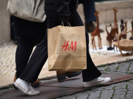 Inflacija nagriza zaradu modnog diva H&M-a