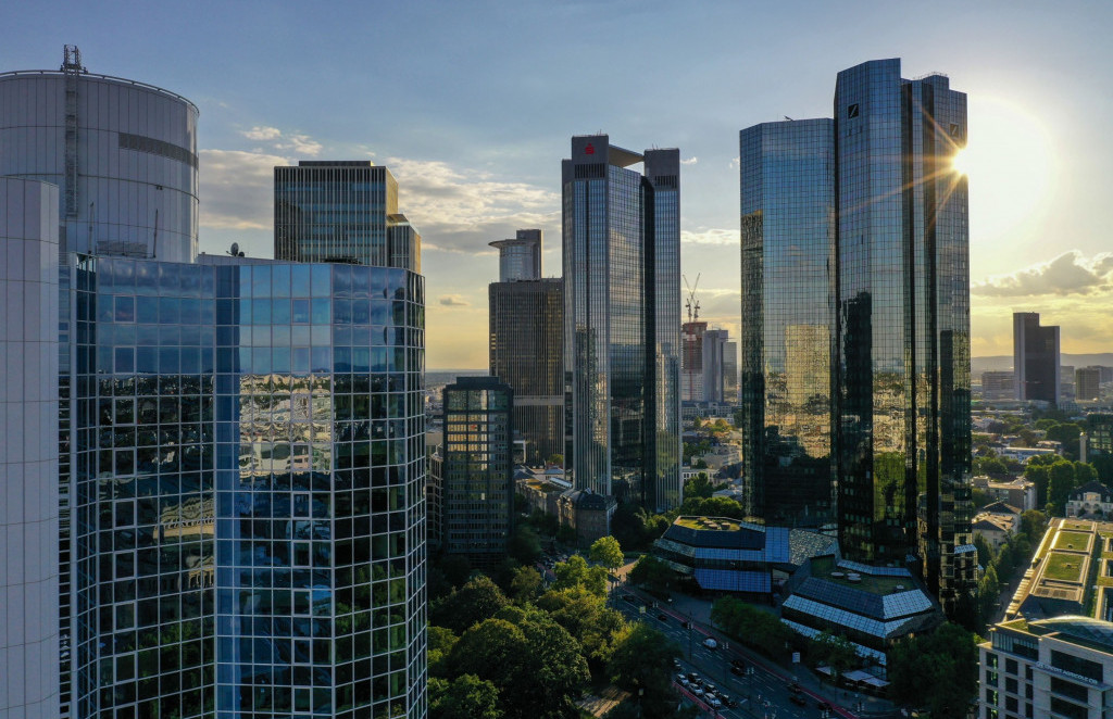 Njemački bankari dobili pokrivače i prsluke kako se ne bi smrznuli