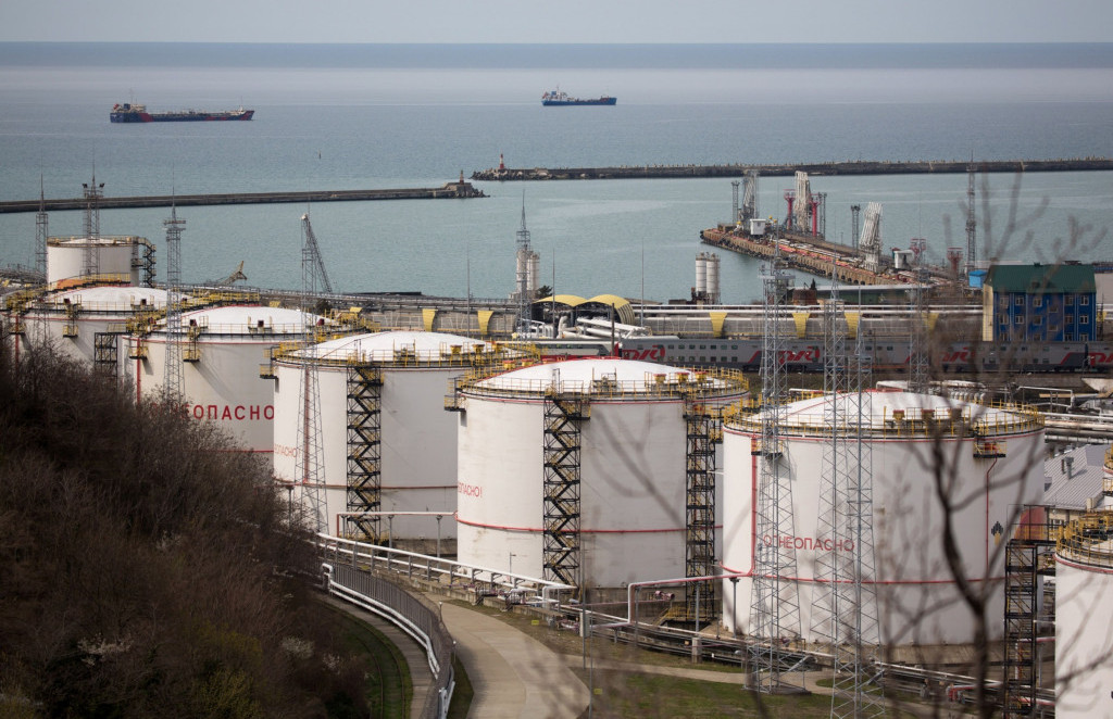 Rusija smanjuje proizvodnju nafte, rastom cijene želi naštetiti Zapadu