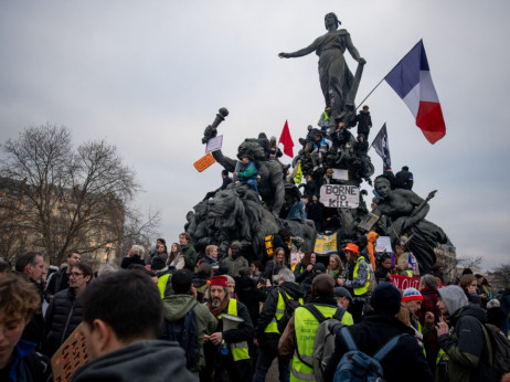 Francuska vlada spremna i na ustupke, samo da mirovinska reforma prođe