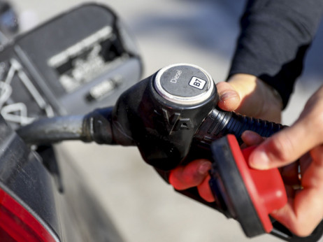 Nafta je gotovo povijesno jeftina, ali Hrvati i dalje plaćaju skupo gorivo