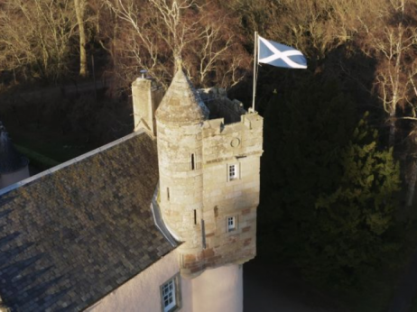 Dvorac u Škotskoj može se kupiti bez problema, ako ste spremni biti njegov rob