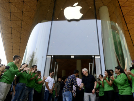 Cook otvorio prvi Apple Store u Indiji da dodatno potakne prodaju