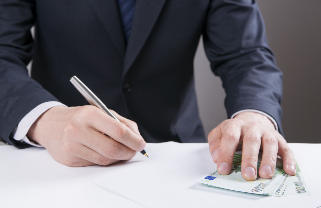 Ukratko: Krediti u eurima bit će skuplji!