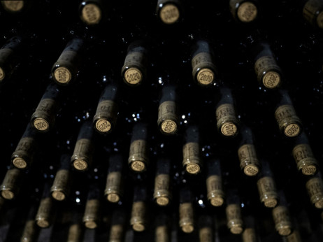 Zbog visokih cijena europski vinski podrumi popunjeni do grla