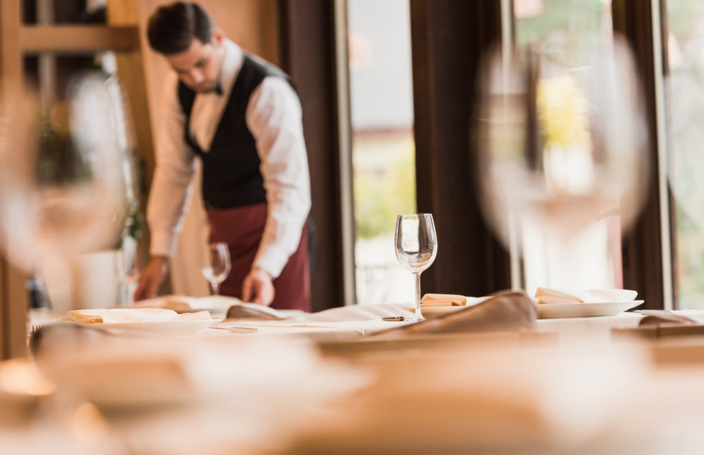 Konobari i kuhari iz BiH u niskom startu, u Hrvatskoj ih čekaju plaće veće od 2.000 eura