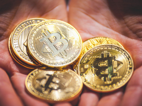 Bitcoin preko 38 tisoč dolarjev: Kaj poganja kriptoveselico?