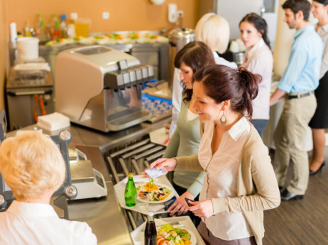 Tek osam posto poslodavaca zaposlenicima subvencionira topli obrok
