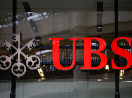 УБС е првата европска банка што ги почувствува ефектите од намалените стапки