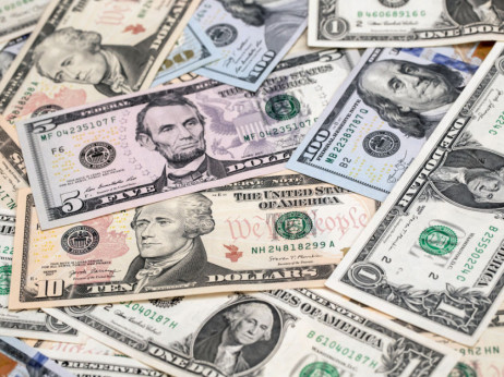 Dok se čekaju podaci o američkoj inflaciji, dolar najklimaviji od 2020.