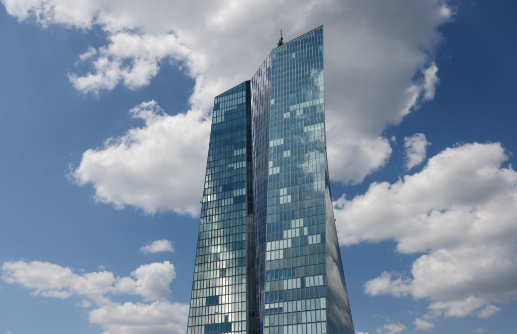ECB neće dizati kamatne stope, a prvi rezovi očekuju se sredinom 2024.