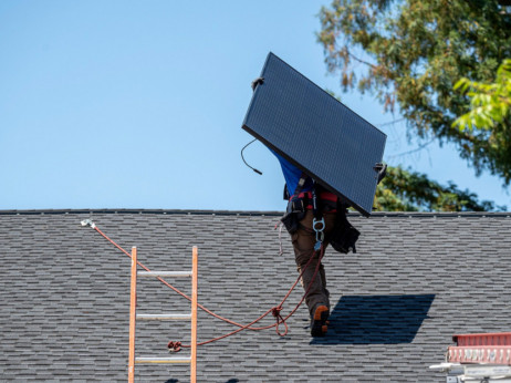 Razbijači solarnih ploča usmjerili su čekiće na unosan biznis