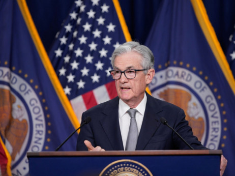 Fed ponovo pauzirao, ali nije isključio mogućnost daljnjeg zatezanja