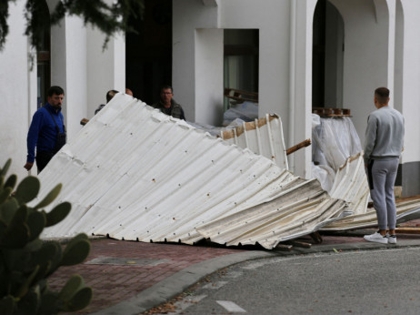 Nakon katastrofalne oluje u Bošnjake stižu stambeni kontejneri