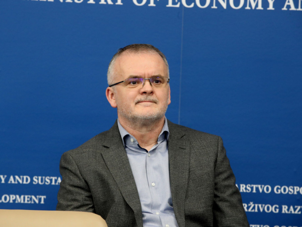 Lovrinčević tvrdi da nikada nije uzeo mito, Vlada ga smijenila