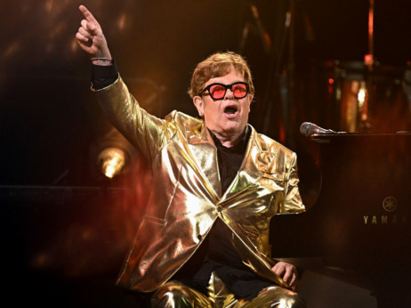 Čizme Eltona Johna prodane za 94.500 dolara na spektakularnoj aukciji u Christie'su