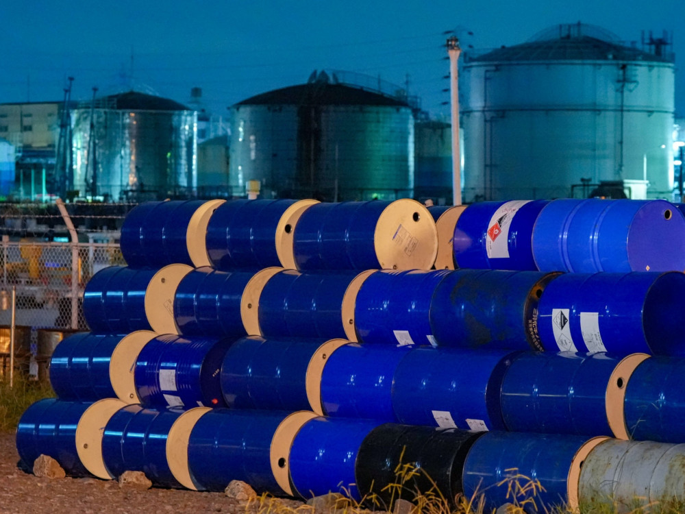 Opadaju svjetske zalihe nafte, barel bi mogao biti i 100 dolara