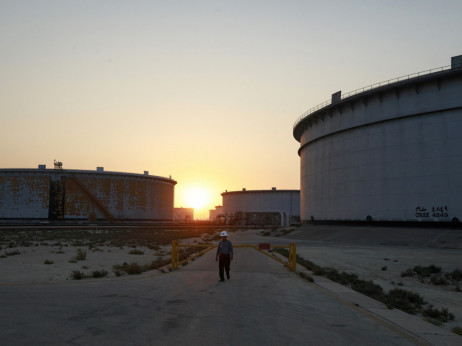 Cijena nafte pada, trgovci fokusirani na Bliski istok