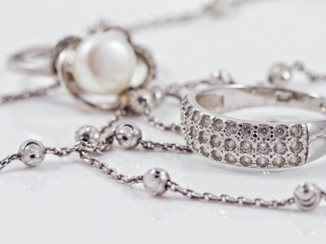 Srebne niti: Zašto bi trebalo čuvati srebrni nakit
