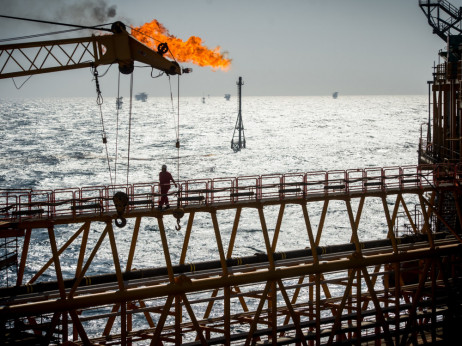Cijena nafte stabilna dok geopolitički rizici rastu