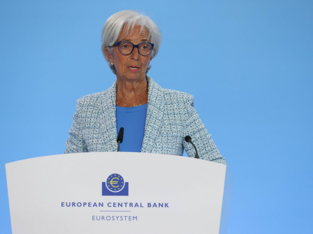 ECB srezao kamate, a božićna tradicija postaje održiva – Pet stvari koje morate znati